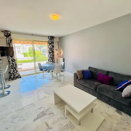 Le Pinede - 4 Prs- Parking - Clim - 500m Plages Apartment